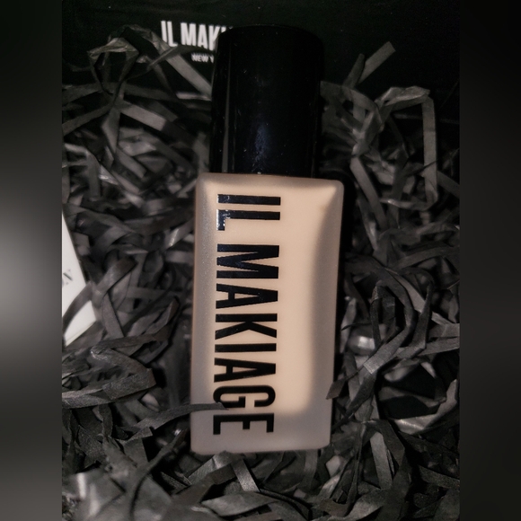 NEW!! IL MAKIAGE Woke Up Like This Foundation Shade 035 1.0 FL OZ - Picture 2 of 3